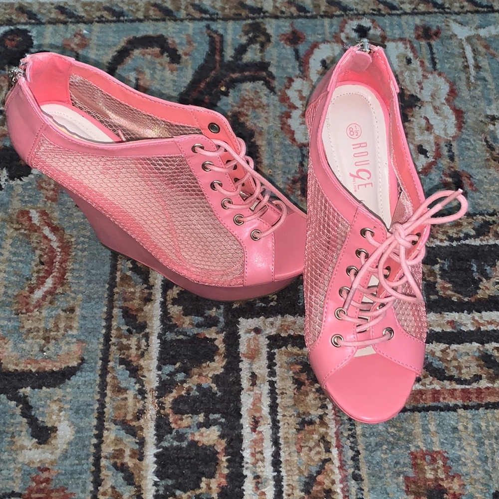 Never worn beautiful salmon platform shoes